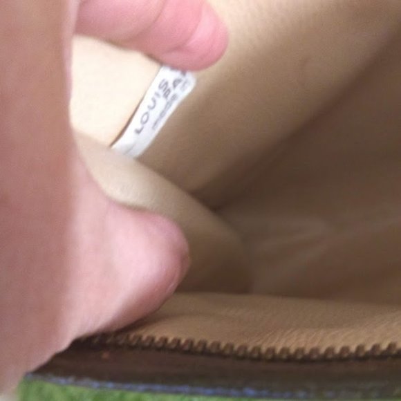 Louis Vuitton Monogram Pouch 26 - Picture 7 of 11